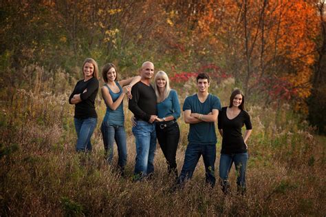 Pin by Amy langan on family picture poses | Photography poses family ...