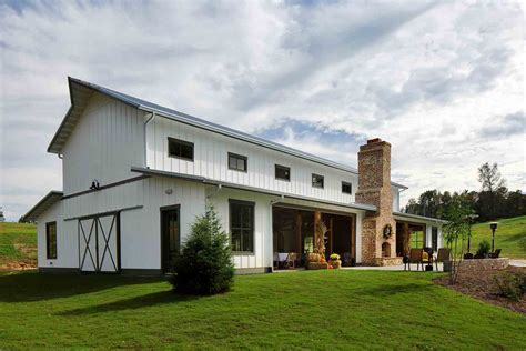 How Much Does It Cost to Build a Barn? (2025)