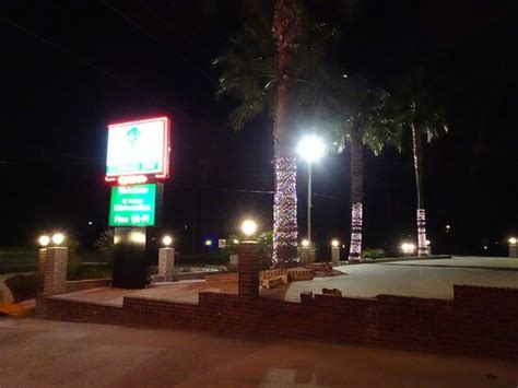 SAVANNAH INN AND SUITES - Hotel Reviews, Photos, Rate Comparison ...