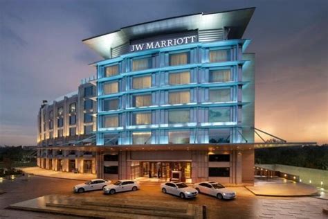Rahul Bose banana row: Hotel body defends JW Marriott's exorbitant bill ...