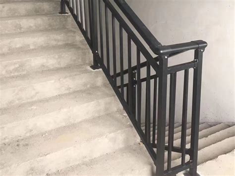 楼梯扶手多少钱一米？