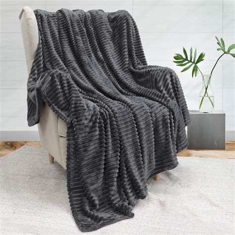 PAVILIA Super Soft Fleece Throw Blanket Dark Grey, Luxury Fuzzy Plush ...