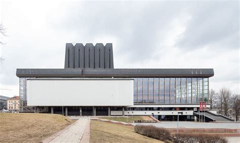 Vilniuje rekonstruotas Nacionalinio operos ir baleto teatro fontanas ...