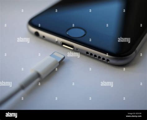 Lightning connector lightning port hi-res stock photography and images ...