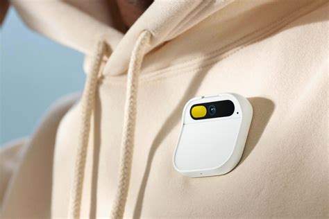 Humane AI Pin Early Review: 5 Things Good About OpenAI Device (and 3 ...