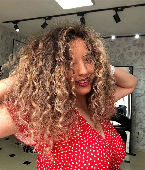 25 Balayage Ideas for Long and Short Curly Hair
