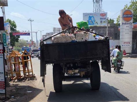 Municipal vehicles are gathering dust, the leaseholder is a disgrace ...