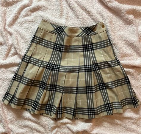 H&M Beige Plaid Pleated short skirt, Women's Fashion, Bottoms, Skirts ...