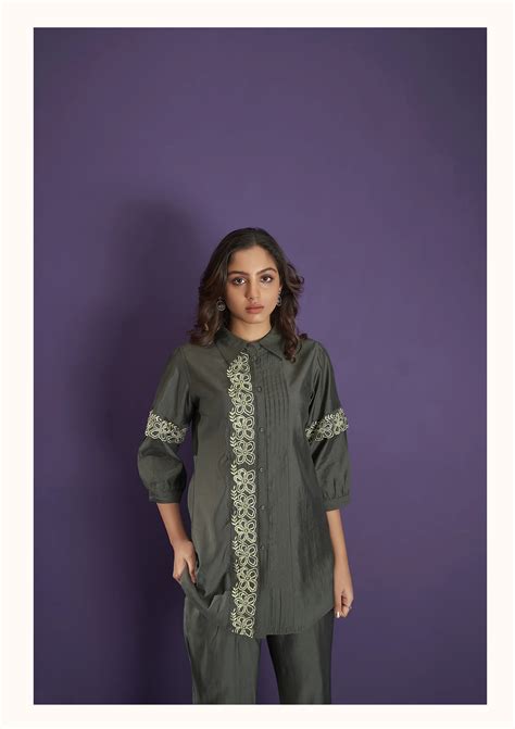 Dark Green Embroidered Kurta With Pants – Kaftanize
