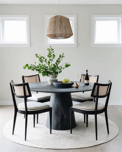 30 Beautiful Rug Under Round Dining Table Ideas