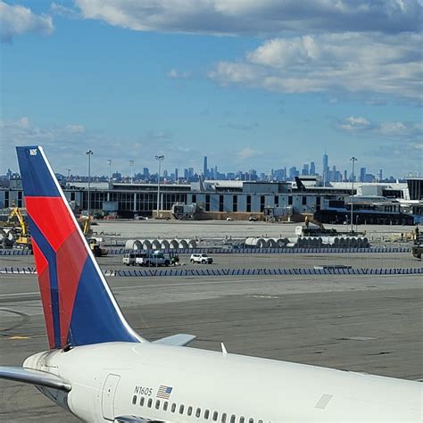 A nice view of the Big Apple from the JFK Delta Sky Club. : r/delta