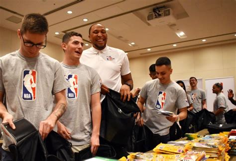 Camp Zama Soldiers, NBA legends team up to make care packages | Article ...