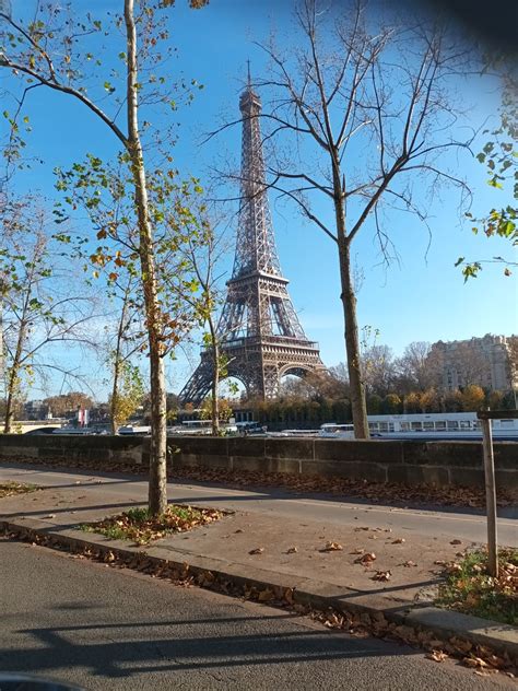 " Paris " have a refreshing time!! The photo is from my French friend ...