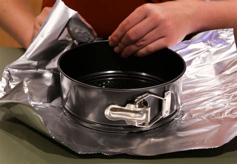 How to Open a Springform Pan 的图像结果