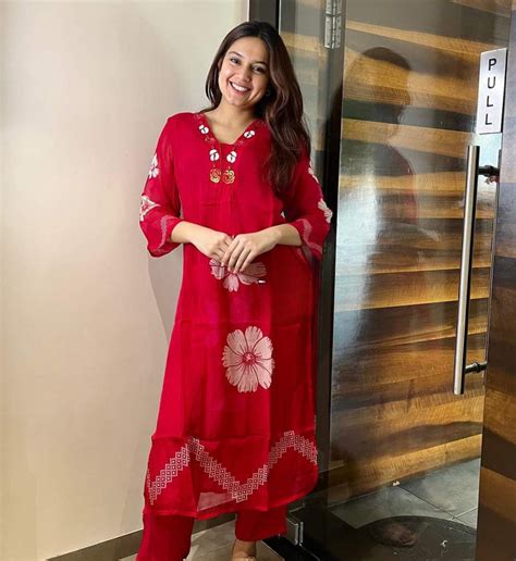 BEAUTIFUL FLOWER PRINT KURTA SET – Labelbyjiya