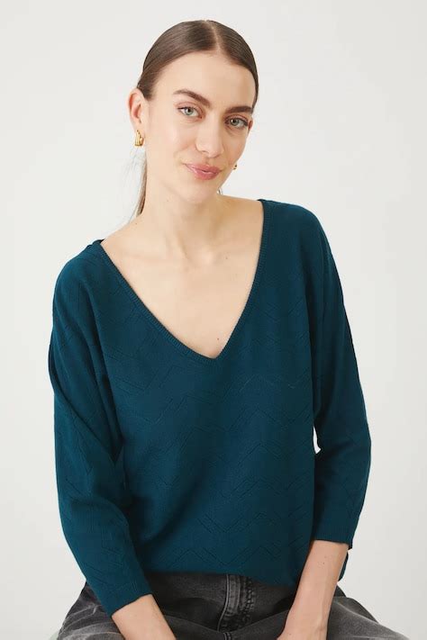 Swetry damskie. Ciepłe i stylowe na każdą okazję - MEDICINE