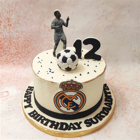 Real Madrid Cake | Madrid Birthday Cake | Football Theme Cake – Liliyum ...