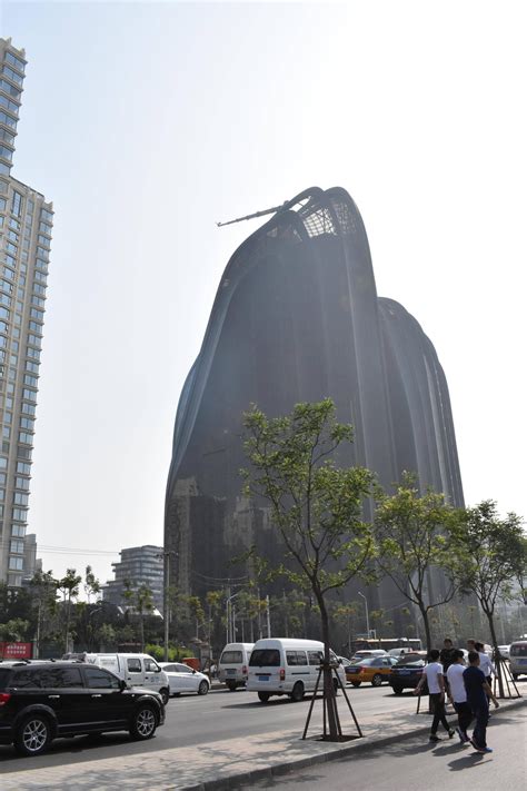 Alien Warehouse Building 的图像结果