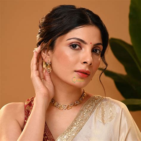 AD Stone Designer Minimal Short Neckpiece-G020 – vrikshamindia