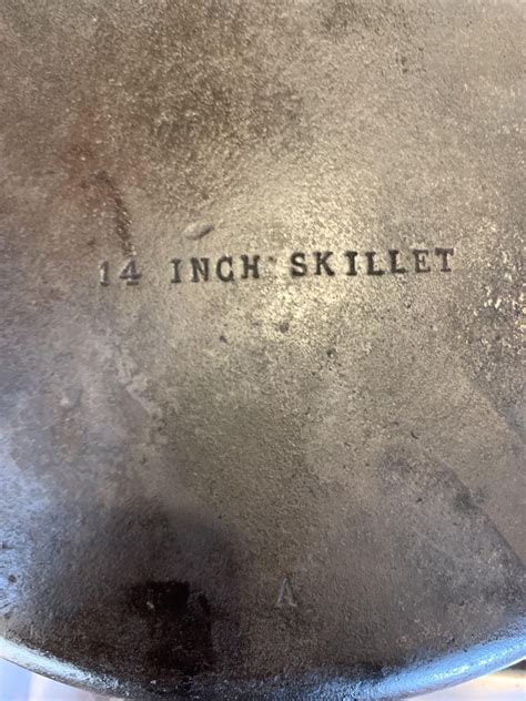 Unmarked 14 inch Pan Identification (Suspected Wagner) : r/castiron