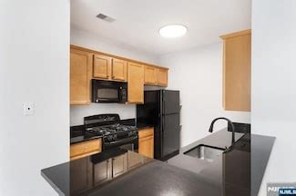 Franklin Lakes, NJ City Guide | About Living in Franklin Lakes - Homes.com