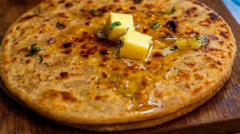 আলুর পরোটা বেলতে গেলেই পুর বেরিয়ে আসে? ৫ ট্রিকসেই হবে ধাবার মতো - How ...