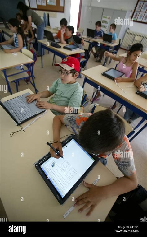 Kids Using Computers 的图像结果