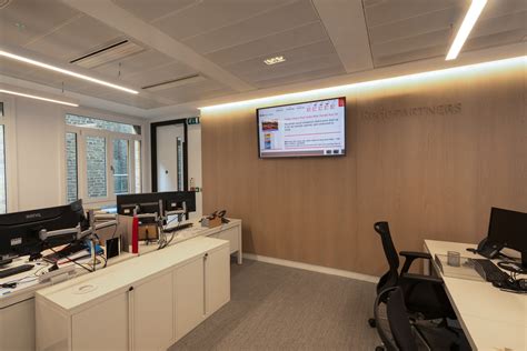 Digital Signage Office Design 的图像结果