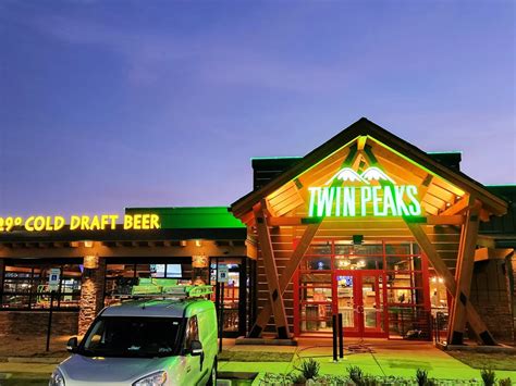Chattanooga Sports Bar & Restaurant | (423) 771-7068 | Twin Peaks Restaurants