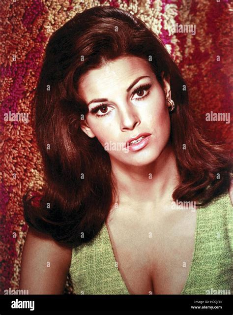 Raquel welch hi-res stock photography and images - Alamy