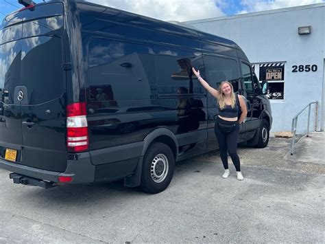 12 Passenger Vans for Rent 的图像结果