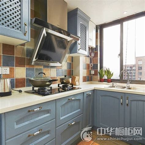 美式乡村风格厨房装修效果图 蓝色小厨房橱柜图片_精选图集-橱柜网