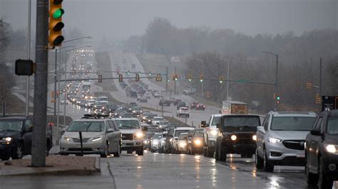 Is it legal to drive with headphones in CO? Here's what the law says