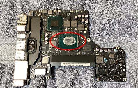 Clean MacBook Pro 2012 Inside 的图像结果
