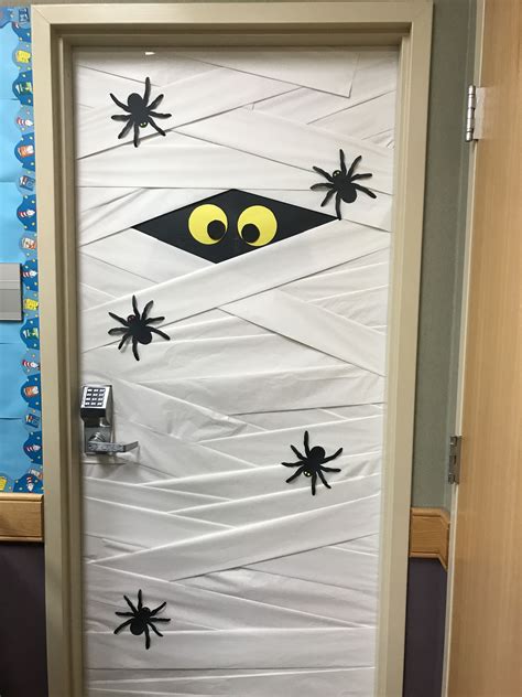 Pin by Betsy Rivera on Pediatric Office Door Decor | Halloween ...