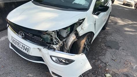 Overloaded Tata Altroz Crashes, Keeps 3 Kids & 3 Adults Scratchless ...