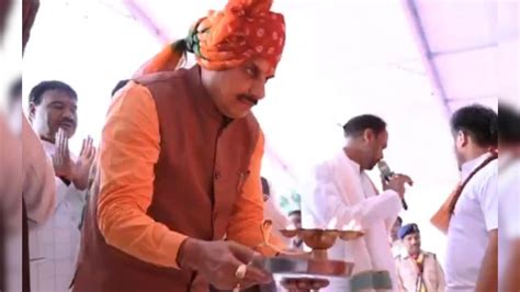 CM मोहन यादव ने शस्त्र पूजन कर याद किया ‘ऑपरेशन सिंदूर’, इंदौर में ...