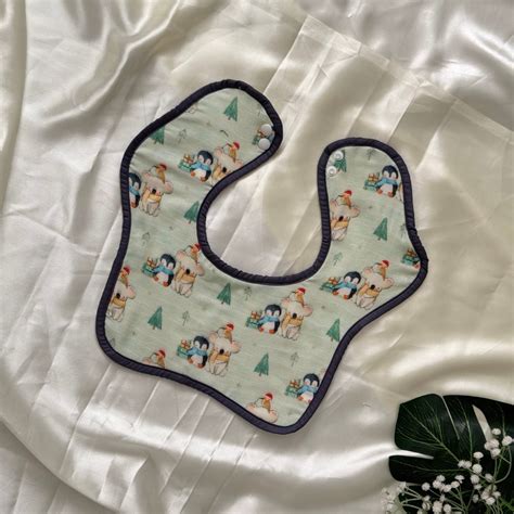 Wintertime Wonders - Muslin Bib ( 6 - 12 Months )