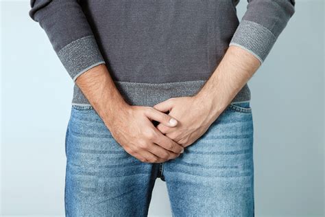 Here's What a Male Yeast Infection Feels Like, Says a Doctor | The ...