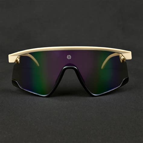 Trendy Sunglasses & Eyeglasses for Men & Women | HashtagEyewears