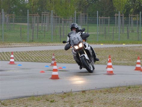 Vezetéstechnikai tréning - zsíroskenyér party 2.0, Alte Römerstraße 50 ...