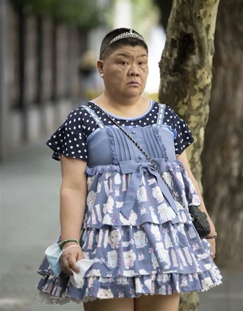 上海安福路小公主：50多歲留寸頭、穿公主裙，勇敢做自己才最美！ - 壹讀