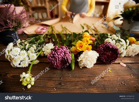 Flower Shop Work Table 的图像结果