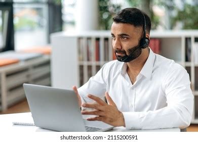 India Call Center Agent 的图像结果