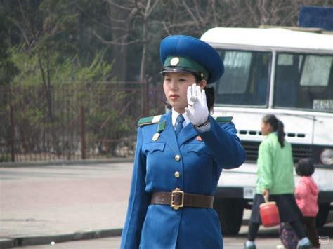 北朝鮮で交通整理をする美女女性警官達が話題に・・【画像31枚】 : 世界の憂鬱 海外・韓国の反応