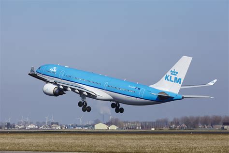 Ouch: Houston-Bound KLM Airbus A330-200 Suffers Bird Strikes In Both ...