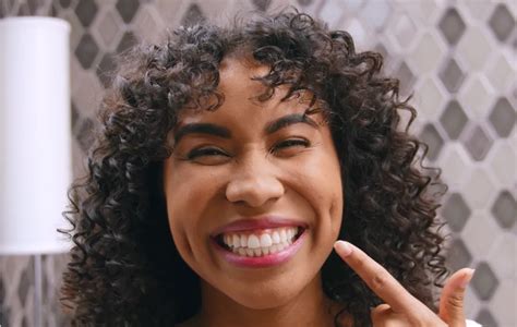 Optic White ComfortFit LED Teeth Whitening Kit - Colgate