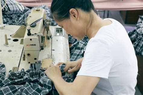 太难了！纺织服装厂老板愁"哭"了！越南出台新劳动法上班8小时_工作
