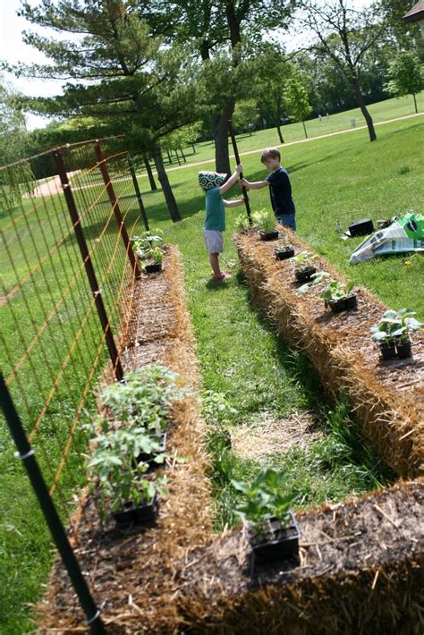 Straw bale gardening – Artofit