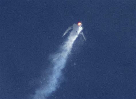 Virgin Galactic's Space Tourism Craft Crashes, One Pilot Killed [PHOTOS ...